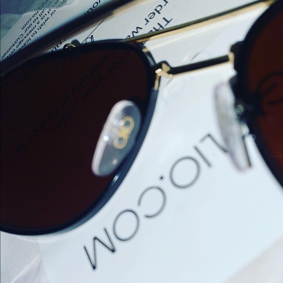 Salvatore ferragamo Sunglasses gold with black rims and brown tinted lenses - Picture 9 of 16